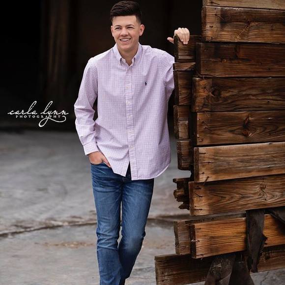 Profile Picture of Luke Mooneyham (@lmooneyham5) on Poshmark