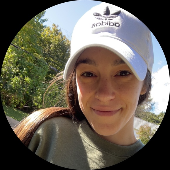Profile Picture of Laura Joslyn (@ljoslyn04) on Poshmark
