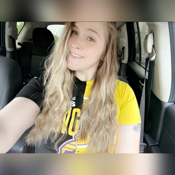 Profile Picture of Haili Sonnleitner (@hailirose222) on Poshmark