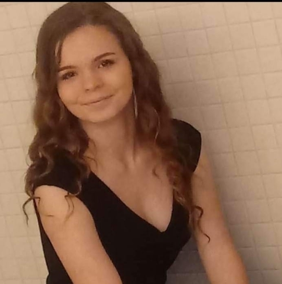 Profile Picture of Lory Mesker (@lorymesker) on Poshmark