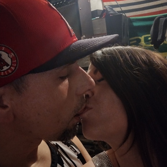 Profile Picture of Laura Barry (@lauramb1090) on Poshmark