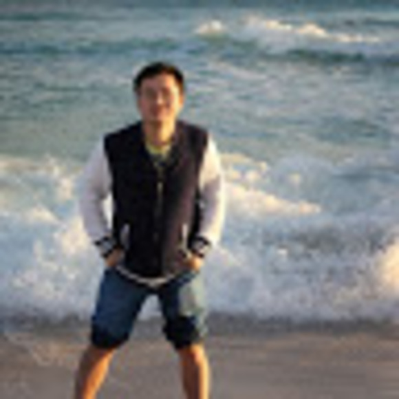 Profile Picture of Li Huang (@li_huang) on Poshmark