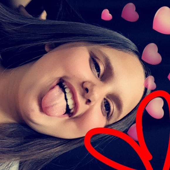 Profile Picture of Bianca Kobeszko (@biancakobeszko) on Poshmark