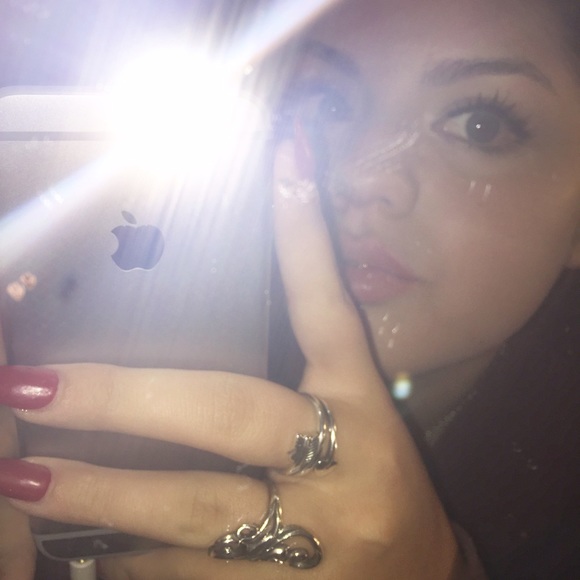 Profile Picture of Naudia Mendoza (@naudiax) on Poshmark