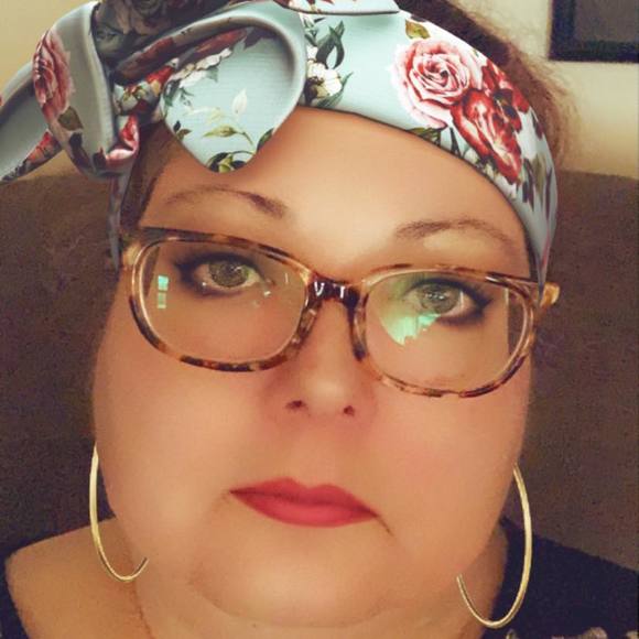 Profile Picture of Bobbie Gary (@bobbiegary) on Poshmark