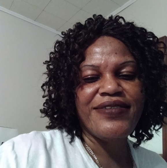 Profile Picture of Felicity Fowler (@missfelicity56) on Poshmark