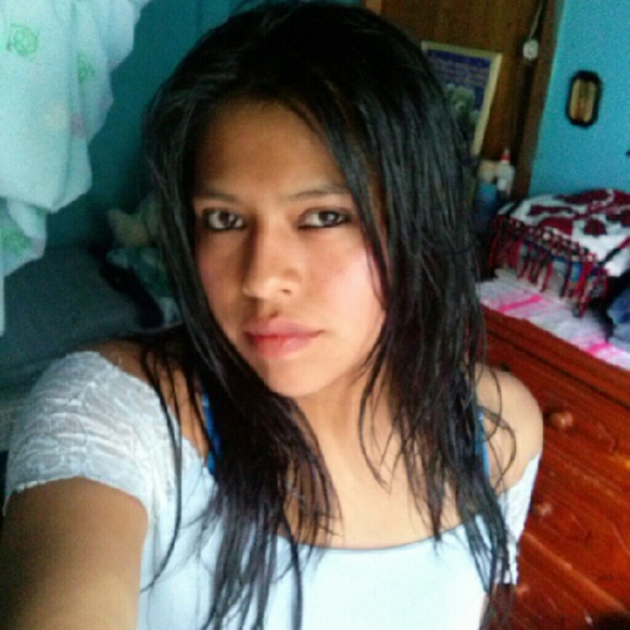 Profile Picture of Abigail Avendano (@abigail977) on Poshmark