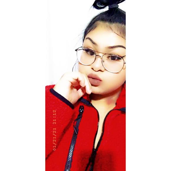 Profile Picture of Lee Anzaldua (@leeanzaldua) on Poshmark