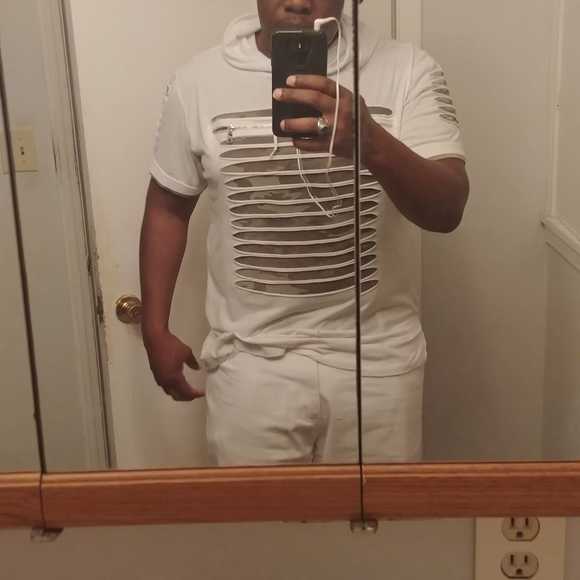 Profile Picture of Jervarris Manns (@mannsjervarris) on Poshmark
