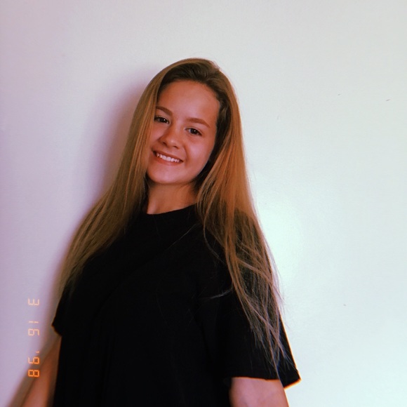 Profile Picture of Kaitlyn Eldon (@kaeldon) on Poshmark