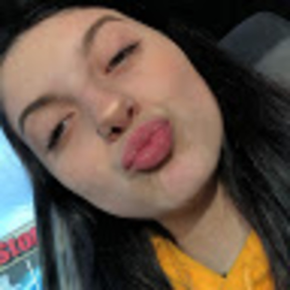 Profile Picture of Zoe Chase (@zoechase710) on Poshmark