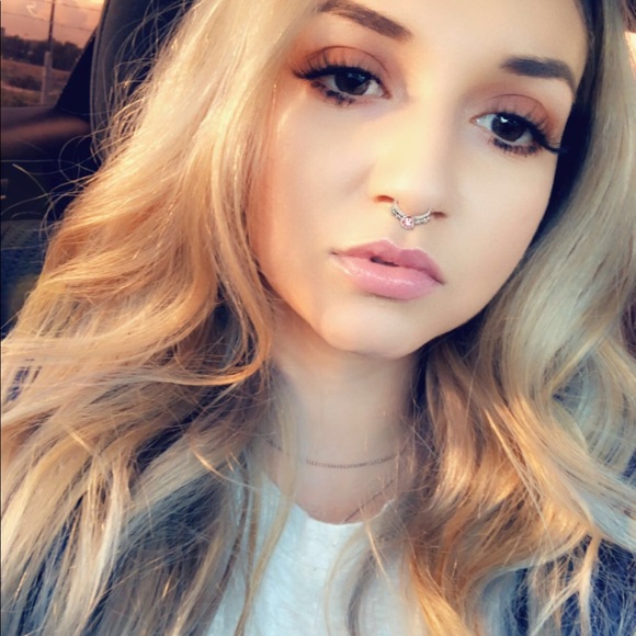 Crystal Tejeda - Poshmark Profile Picture of Crystal Tejeda (@crystal_tejeda) on Poshmark