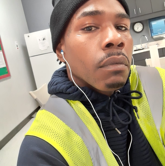 Profile Picture of Antonio Russell (@antonio_russell) on Poshmark