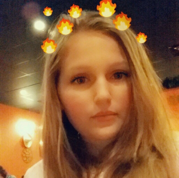 Profile Picture of Willow hudnall Hudnall (@baleeniafire) on Poshmark