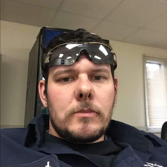 Profile Picture of Rj Edelen (@baden361) on Poshmark