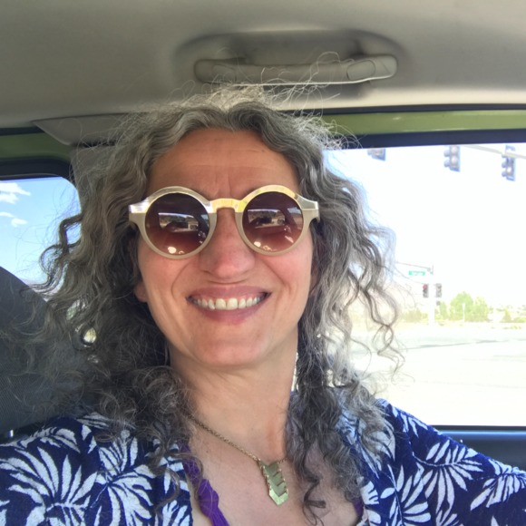 Profile Picture of Iris Harleman (@rewearme) on Poshmark