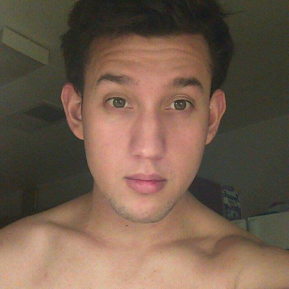 Profile Picture of Jonathan Linde (@jonathanlinde) on Poshmark