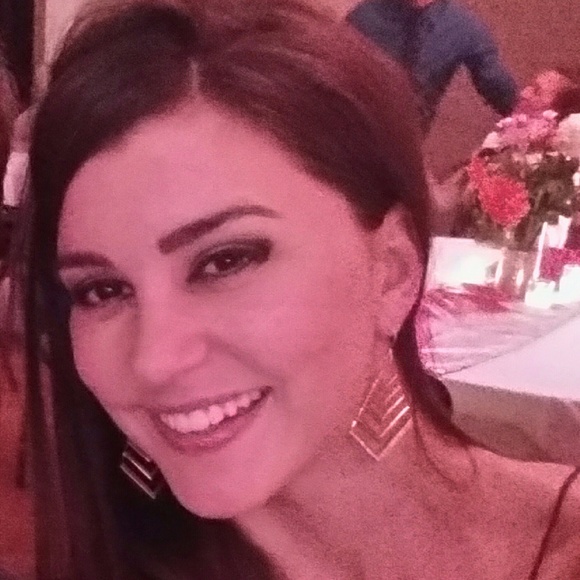 Profile Picture of Kelly Mcfarland (@kmac6405) on Poshmark