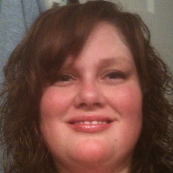 Profile Picture of Christi Lindsay (@c3l3st3) on Poshmark