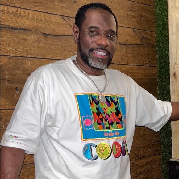 Profile Picture of Joe Frazier (@joethegift) on Poshmark
