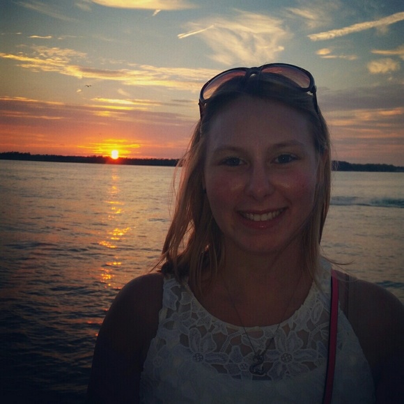 Stacy Volker - Poshmark Profile Picture of Stacy Volker (@shoppingstacy) on Poshmark