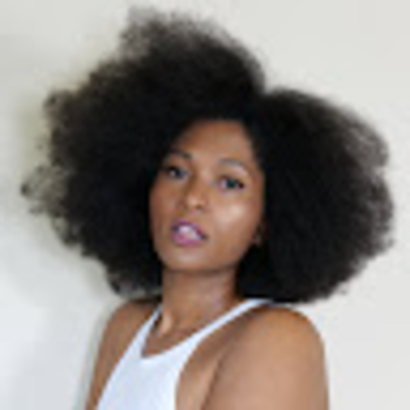 Profile Picture of Donna Hull (@dhull09) on Poshmark