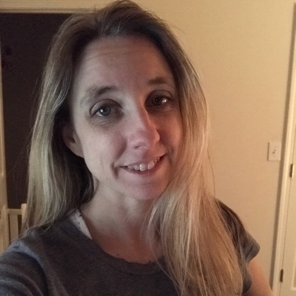 Profile Picture of Beth Crawford (@bcrawford09) on Poshmark