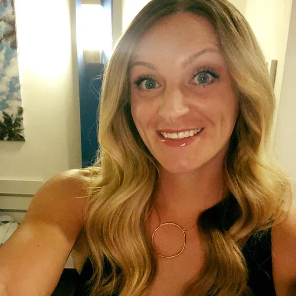 Profile Picture of Lauren Scivally (@ljscivally) on Poshmark