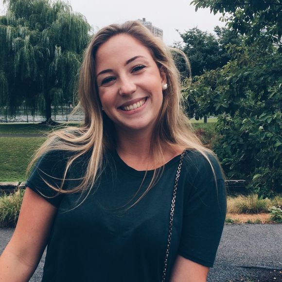 Profile Picture of Gabby Reinold (@gabbyreinold) on Poshmark