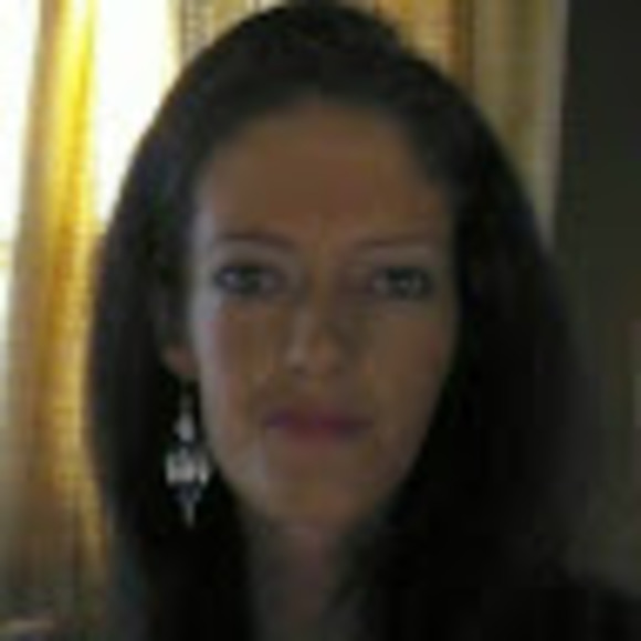 Profile Picture of April Pitzner (@aprilpitzner) on Poshmark