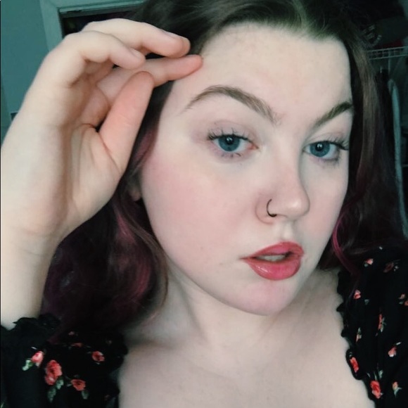 Hannah Ressler - Poshmark Profile Picture of Hannah Ressler (@hjressler) on Poshmark