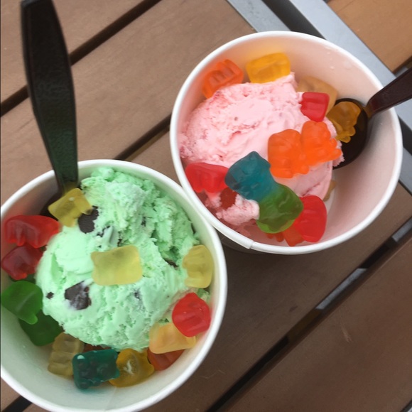 Profile Picture of Julia Losey (@j19losey) on Poshmark