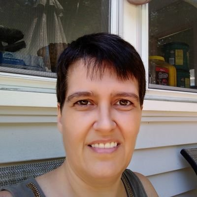 Profile Picture of Dawn Marshall (@DeeGirl2012) on Twitter