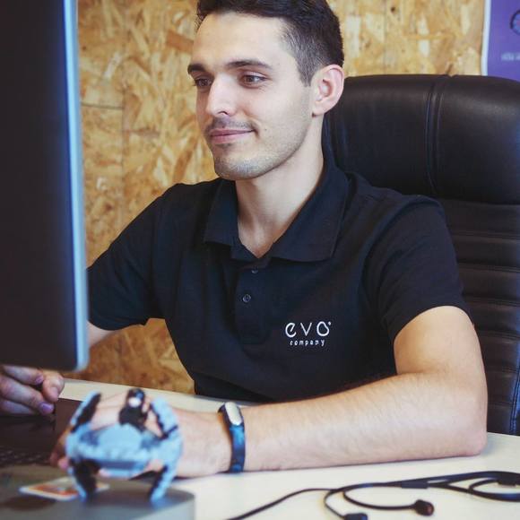 Profile Picture of Dima Kobets (@dimkotwo) on Poshmark