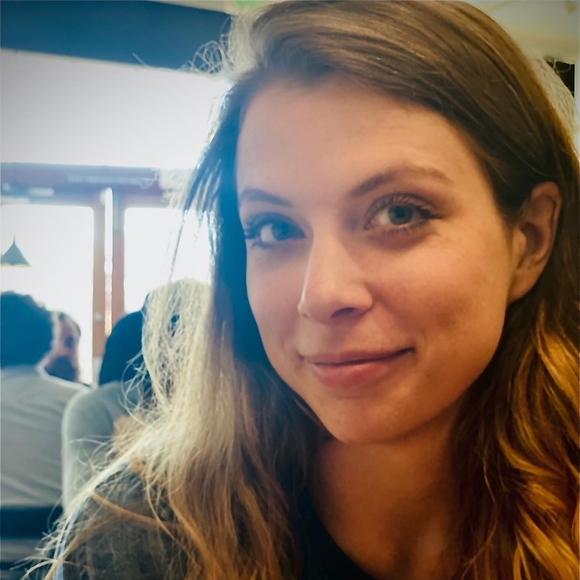 Profile Picture of Kate Ray (@kateray2011) on Poshmark