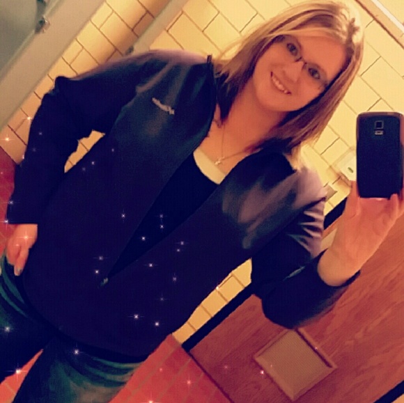 Profile Picture of Brittany Anderson (@burty09) on Poshmark