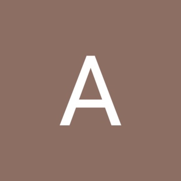 Profile Picture of Alexa Machado (@alexamachado456) on Poshmark