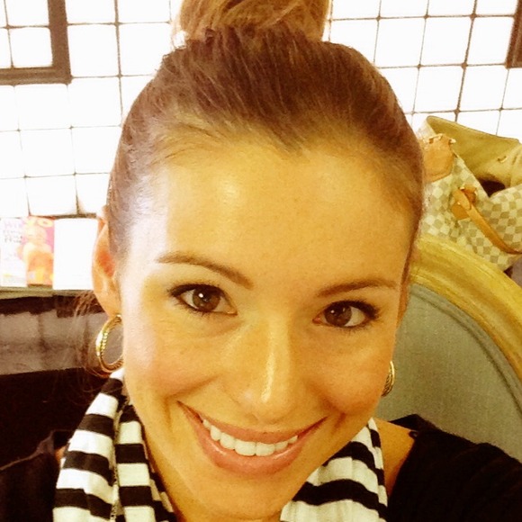 Profile Picture of Jamie Aucoin scott (@shopellascott) on Poshmark