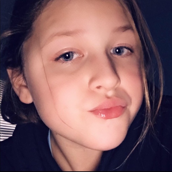Profile Picture of Karris Dye (@karris_dye23) on Poshmark