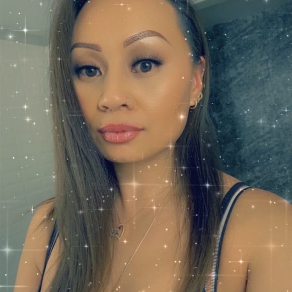 Profile Picture of Quyen Quyen (@quyens411) on Poshmark
