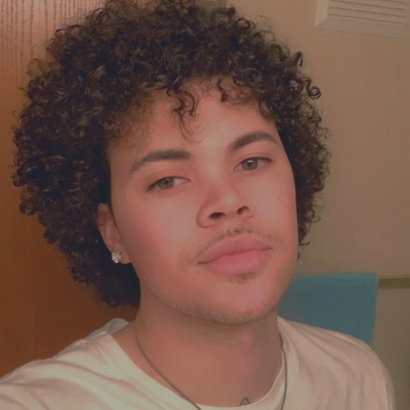 Profile Picture of Devin Robinson (@restricted) on Poshmark
