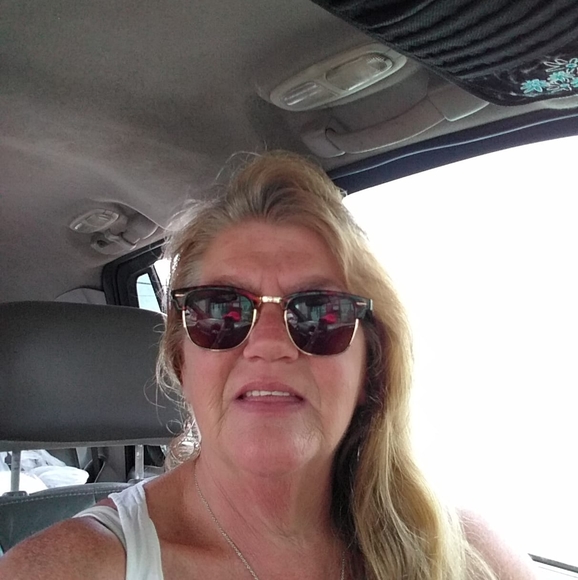 Tina Creel - glosson - Poshmark Profile Picture of Tina Creel - glosson (@tglosson) on Poshmark