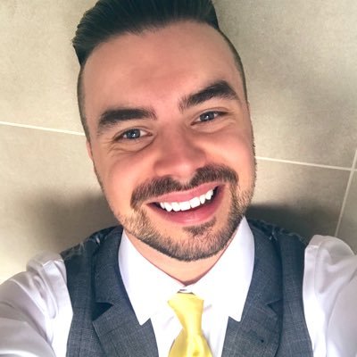 Profile Picture of Mark Nicholls (@markiepoos) on Twitter