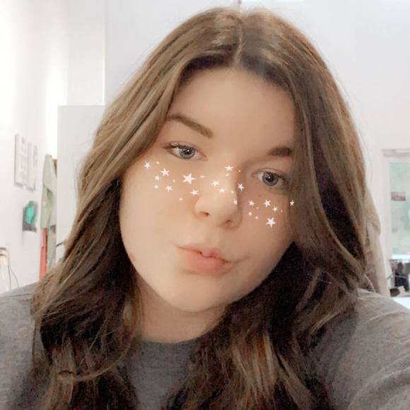 Profile Picture of Alyssa Redd (@softball10305) on Poshmark