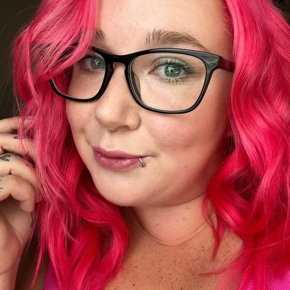 Profile Picture of Danielle Plouffe (@danielleplou365) on Poshmark