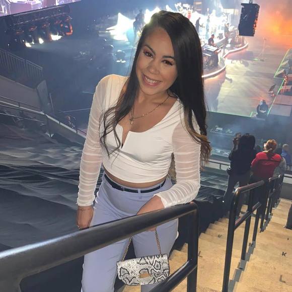 Profile Picture of Chuchi Arroyo (@chuchiarroyo) on Poshmark