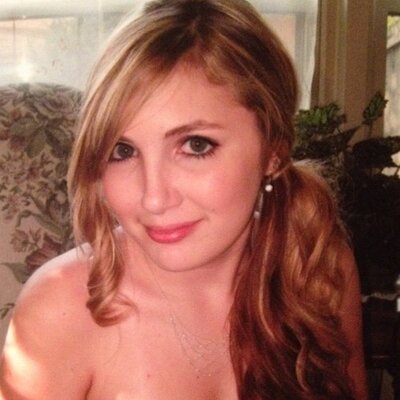 Profile Picture of Caitlin  Hayes (@Roxy1red) on Twitter