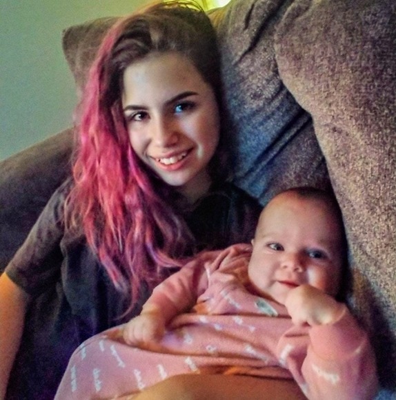 Profile Picture of Alexa Hering (@alexahering07) on Poshmark