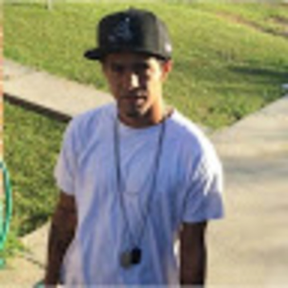 Profile Picture of Derek Verdin (@dbverdin2589) on Poshmark