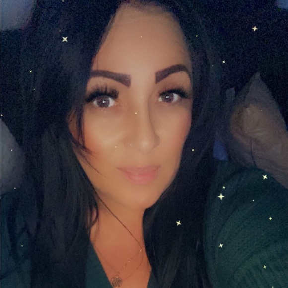 Profile Picture of Anita Solis (@twoufrmme) on Poshmark